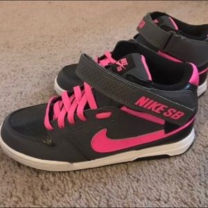 Nike SB size 5.5 youth, size 7 women’s